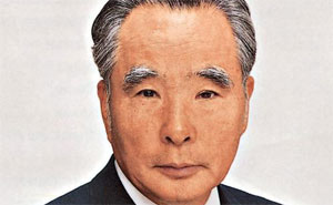 Der Chairman und CEO der Suzuki Motor Corporation, <b>Osamu Suzuki</b>, <b>...</b> - Osamu_Suzuki_3