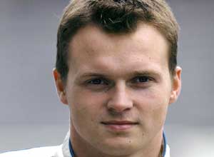 Der 23jährige Marc Lieb ist der Porsche-Cup-Sieger 2003 und gewinnt die von ...