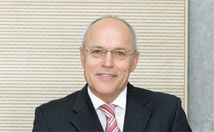 Dr. <b>Andreas Schleef</b> hat die Aufsichtsräte der Audi AG sowie der SEAT S.A. <b>...</b> - seat_schmitt