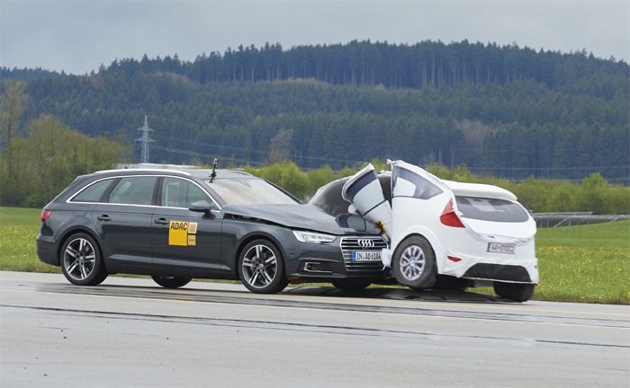 Der Abbiegeassistent von Audi hat noch enge Systemgrenzen.