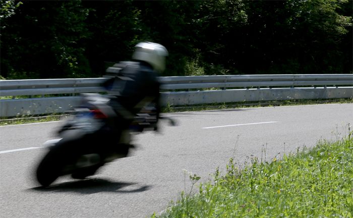 Motorradfahrer in Gefahr