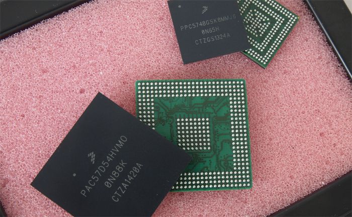 Solche Chips mit Hardware-Secure-Modulen (HSM) werden schon heute verbaut und knnten auch fr den systematischen Schutz gegen Tacho-Betrug eingesetzt werden.