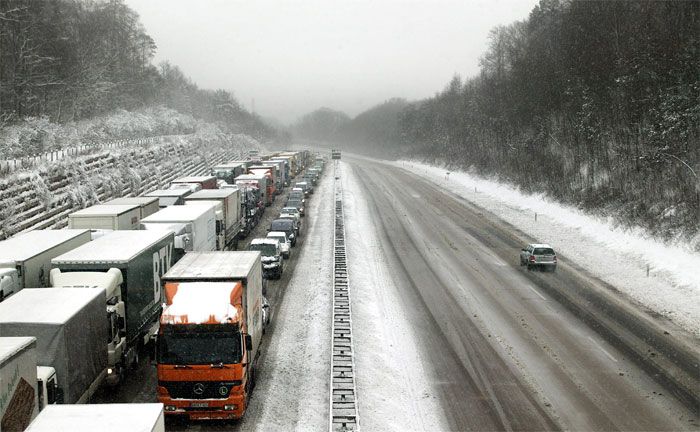 Winterliche Straenverhltnisse sorgen oft fr Verkehrschaos