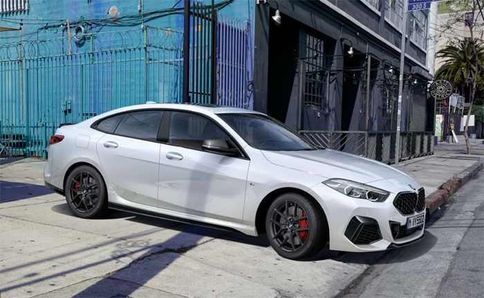 BMW 2er Gran Coup, M Performance Auenspiegelkappe Carbon, M Frontziergitter in Mesh Optik Schwarz hochglnzend,19 Zoll M Performance Leichtmetallrad Doppelspeiche 555 M Bicolor, M Performance 18 Zoll Bremsanlage