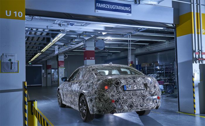 Der neue BMW 3er in der Tarnwerkstatt