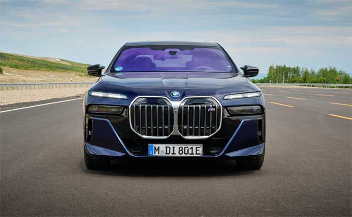Hochautomatisiertes Fahren auf Level 3 im neuen BMW 7er ermglicht Nebenttigkeiten. Zustzlich zu den Kameras, Ultraschall- und Radarsensoren der jngsten Generation verfgt das Fahrzeug mit der Sonderausstattung Personal Pilot ber einen hochempfindlich