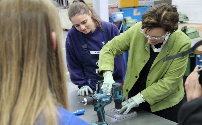 Girls Day mit Ministerin Emilia Mller bei der BMW Group