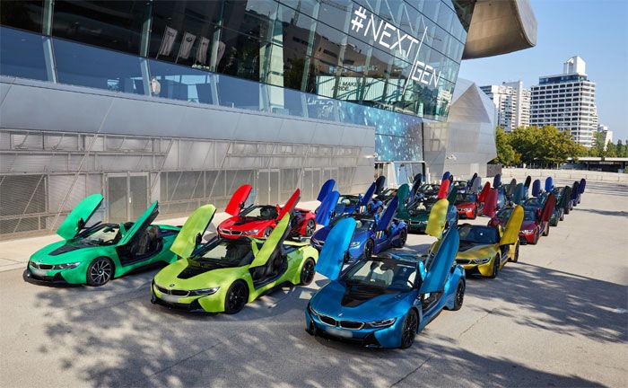 bergabe der letzten 18 BMW i8 Roadster in der BMW Welt in Mnchen