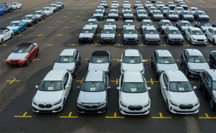 Der 3.000.000ste BMW aus Leipzig macht sich auf den Weg zum Kunden. Es ist ein BMW M240i Cabrio in Sunset Orange.