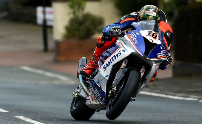 BMW S1000RR erzielt Vierfachsieg bei der Isle of Man Tourist Trophy