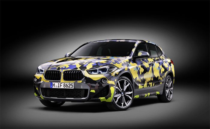 BMW X2 mit exklusiver Camouflage-Folierung "Digital Camo"