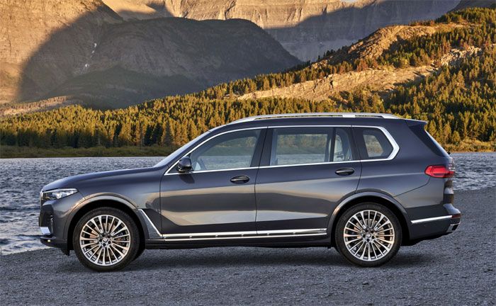 BMW X7 mit Design Pure Excellence in Artikgrau, Leichtmetallrder Styling 757, Seitenansicht