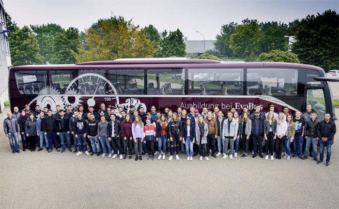 50 neue Auszubildende und neun duale Studierende sind im Neu-Ulmer Werk von Daimler Buses in ihr Berufsleben gestartet.