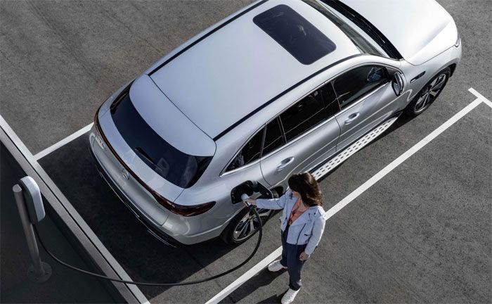 Elektromobilität in Fuhrparks: Daimler und NewMotion bieten intelligente Ladelösungen für Flottenkunden