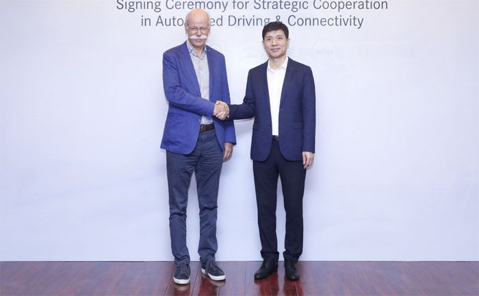 Dr. Dieter Zetsche, Vorsitzender des Vorstands Daimler AG und Leiter Mercedes-Benz Cars, sowie Robin Li, Vorsitzender und CEO von Baidu (v.l.n.r.)