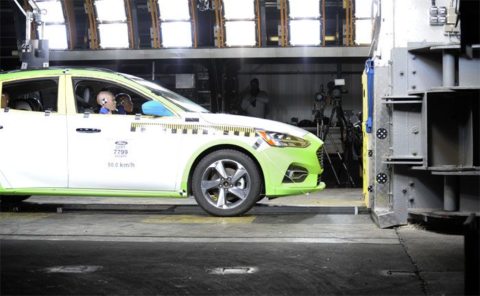 Euro NCAP-Crashtest: Fünf Sterne für den neuen Ford S-MAX und für den neuen  Ford Galaxy