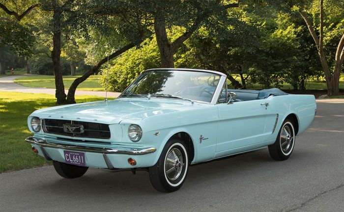 Erster Mustang wurde bei Edsel & Eleanor Ford House zwei Tage vor der Enthllung am 17. April 1964 verkauft.