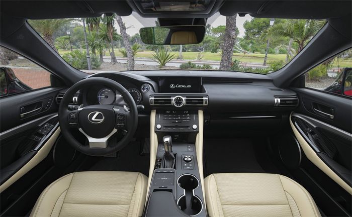 Lexus RC300h - Interieur