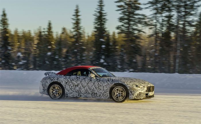 Entwicklungsfahrzeuge des neuen Mercedes-AMG SL (Baureihe 232) bei der abschließenden Wintererprobung in Schweden.