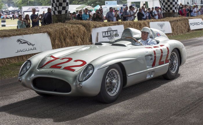 Sir Stirling Moss im Mercedes-Benz 300 SLR (W 196 S) beim Goodwood Festival of Speed 2015. (Foto: Mercedes-Benz Classic)