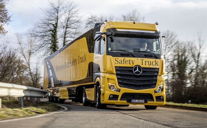 Mercedes-Benz Safety Truck: Der neue Mercedes-Benz Actros mit Abbiege-Assistent, Active Brake Assist 5, MirrorCam, Active Drive Assist, Notbremsassistent und Fugngererkennung