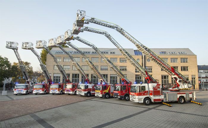 Mercedes-Benz Atego 1529 F mit Magirus-Automatikdrehleitern Typ M32L-AS mit Korb