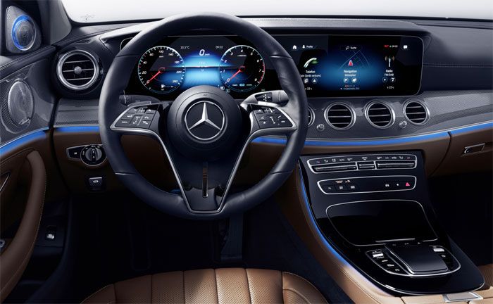 Mercedes-Benz E-Klasse Limousine, 2020, Studio; Interieur: Leder Nappa nussbraun/schwarz, Zierteile Metallstruktur