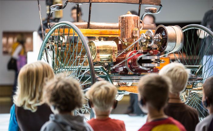Gemeinsames Ferienprogramm des Mercedes-Benz Museums und des Landesmuseums Wrttemberg "Junges Schloss"