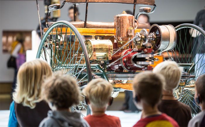 Gemeinsames Ferienprogramm des Mercedes-Benz Museums und des Landesmuseums Wrttemberg 