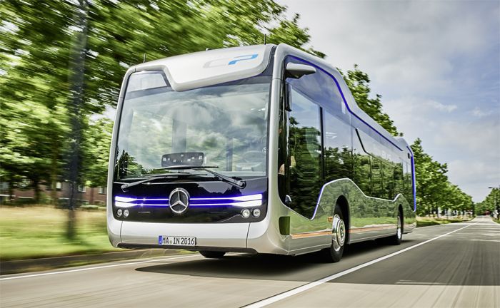 Der Future Bus, Mercedes-Benz Citaro NGT und Setra S 519 HD sind auf der FIAA 2017 in Madrid.