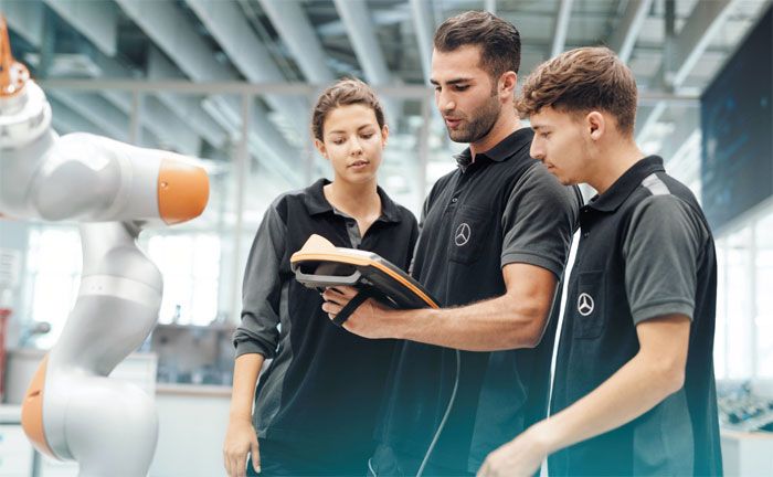 Schlerinnen und Schler die Mglichkeit, sich im Rahmen der Bewerberwoche "Lets Benz" einen Ausbildungs- oder dualen Studienplatz im Mercedes-Benz Werk Rastatt zu sichern