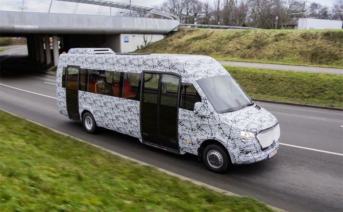 Mercedes-Benz Minibus dreht Erprobungsrunden