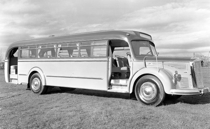 Mercedes-Benz O 6600, Reiseomnibus der Baureihe 304 mit Schiebetren