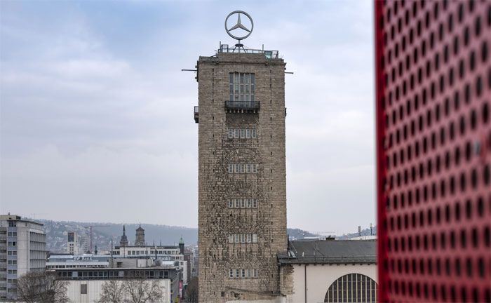 Mercedes-Stern auf dem Bahnhofsturm Stuttgart