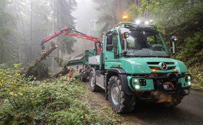 Unimog U 427 + U 400 bei der Energieholz-Gewinnung