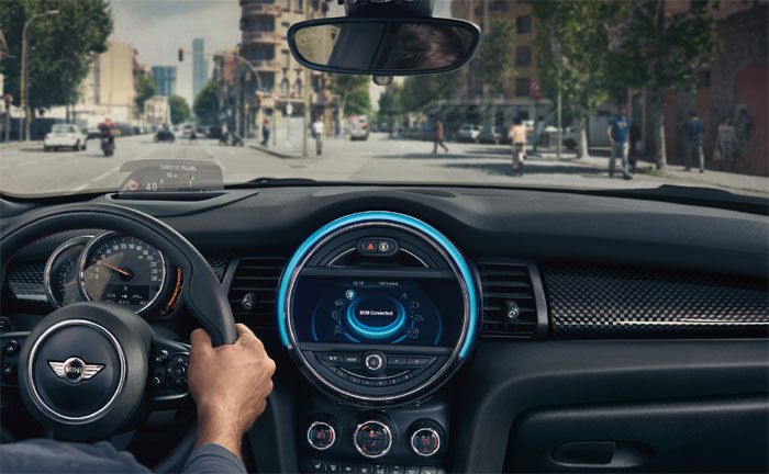 MINI und Alexa integriert im Fahrzeug