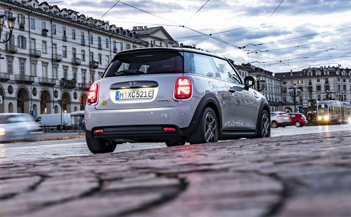 MINI Cooper SE: The Getaway Car