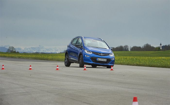 Opel Ampera-e im Ausweichtest