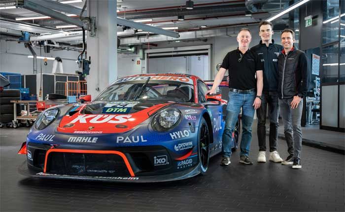 DTM-Siegerfahrzeug Porsche 911 GT3 R (Generation 991): Armin Burger, Laurin Heinrich und Timo Bernhard (v.l.n.r.)