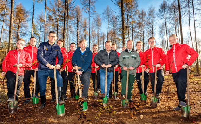 Porsche frdert Pflanzaktion fr Trinkwasserwald im Leipziger Neuseenland