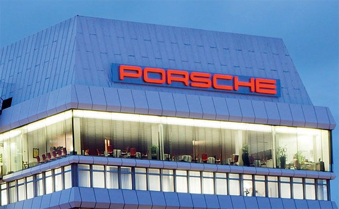 Porsche-Stammsitz Stuttgart Zuffenhausen, Porscheplatz