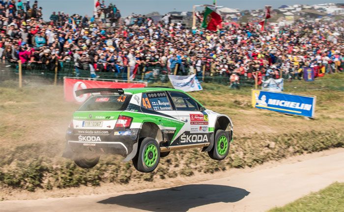 Pontus Tidemand und Beifahrer Jonas Andersson (SWE/SWE) gewannen zum dritten Mal in Folge im ŠKODA FABIA R5 die WRC 2-Kategorie der Rallye Portugal.