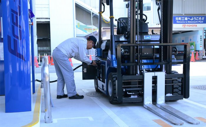 Brennstoffzellen-Gabelstapler im Toyota Werk Motomachi
