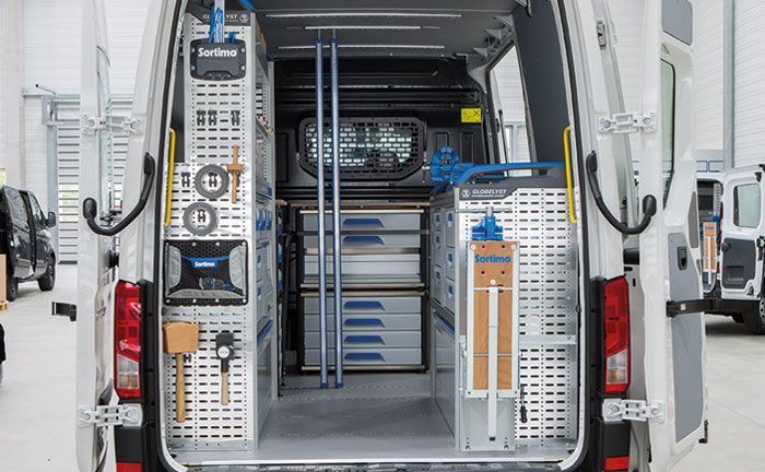 VW Crafter mit zwei Globelyst-Einrichtungsblcken von Sortimo