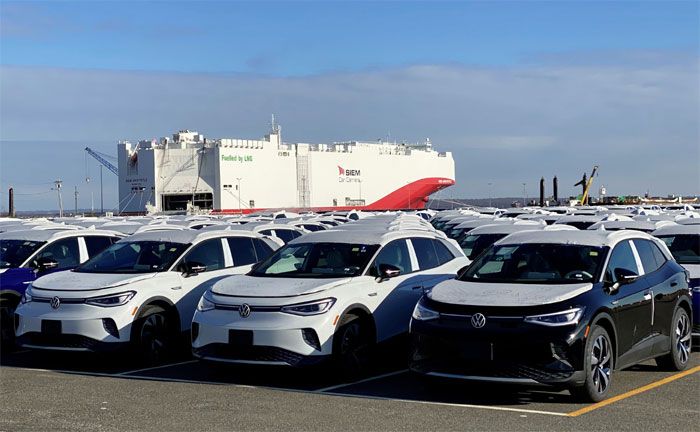 Volkswagen ID.4 1ST startet ökologisch transportiert im LNG Frachtschiff in die Welt