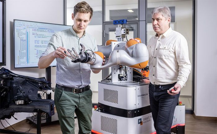 Intelligente Robotik zhlt zu den Schwerpunkten der Forschungsarbeit im Smart Production Lab bei Volkswagen.