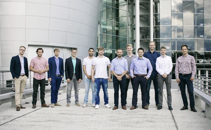 Einzug der sechs Startups in den Volkswagen Inkubator der Gläsernen Manufaktur Dresden (Smart City System, Ekoio, LoyalGo, Geospin, CarlundCarla und Tretbox).