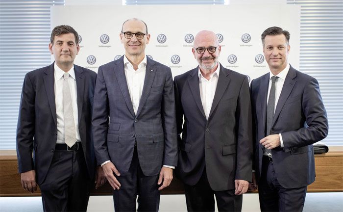 Volkswagen Personalvorstand Gunnar Kilian, Ralf Brandsttter, Chief Operating Officer der Marke Volkswagen, Gesamtbetriebsratsvorsitzende Bernd Osterloh und Thomas Schmall, Vorstandsvorsitzender der Volkswagen Group Components