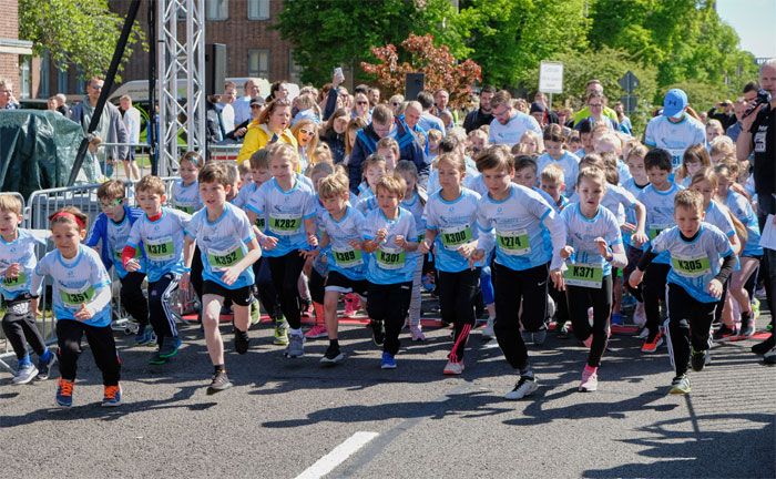 Volkswagen Werkslauf in Wolfsburg: Kinder beim Bambini-Lauf