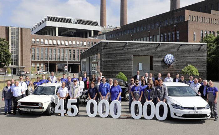 Volkswagen Stammwerk in Wolfsburg produziert 45 millionstes Fahrzeug
